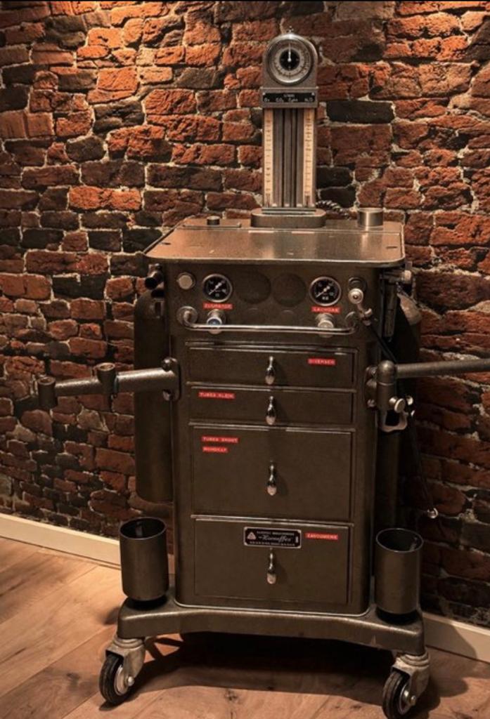 Medisch instrument – Dräger Romulus anesthesiemachine, Antiek en Kunst, Antiek | Gereedschap en Instrumenten, Ophalen