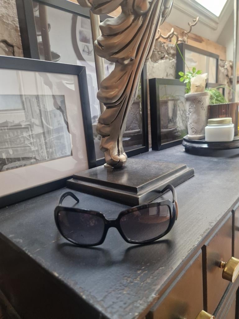 Originele Fendi Zonnebril - Stijlvol en Tijdloos, Overige merken, Gebruikt, Zonnebril, Zwart