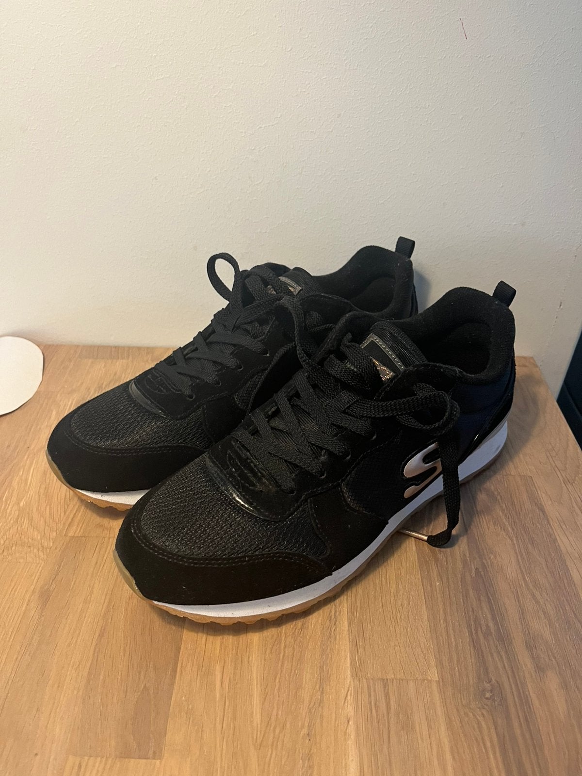 Skechers g85 gold’n gurl, maat 40, nieuw, Zwart, Nieuw, Ophalen of Verzenden, Sneakers of Gympen