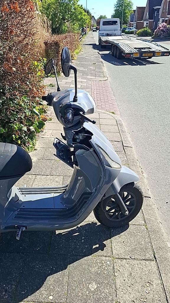 Scooter met diefstalschade - Opknapper met kenteken, Ophalen of Verzenden, Gebruikt, Kap