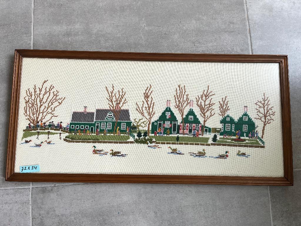 Zaanse huisjes geborduurd en ingelijst, Ophalen of Verzenden, Zo goed als nieuw, Schilderij, Minder dan 50 cm