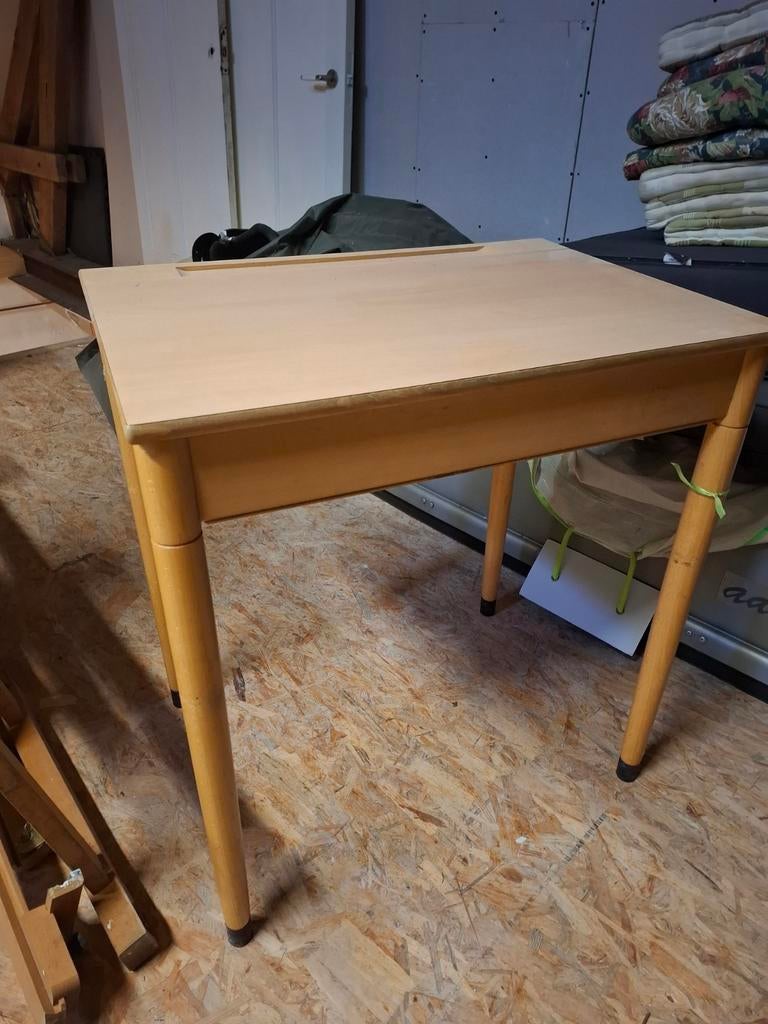 Schoolbureau met stoel, Ophalen