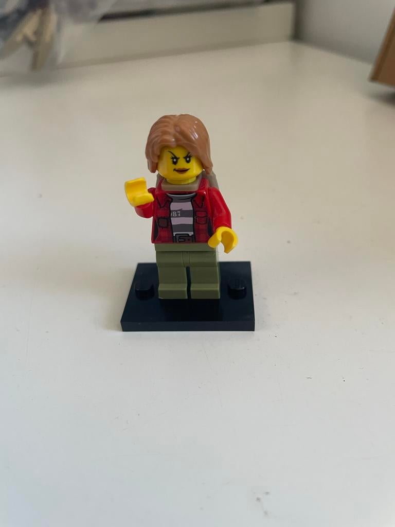 Lego minifigure city politie cty0867 vrouwelijke boef, Ophalen of Verzenden, Zo goed als nieuw