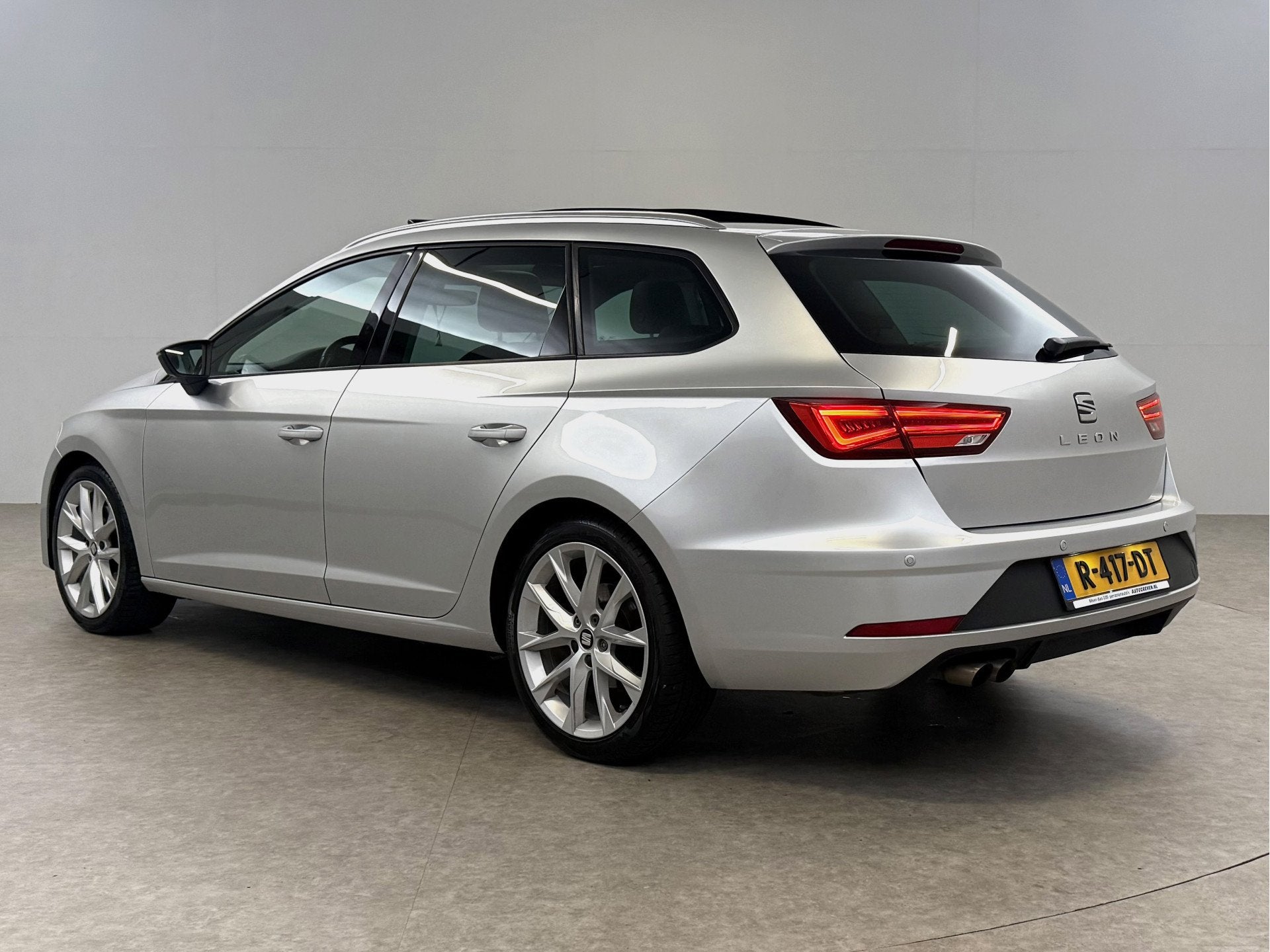 SEAT Leon 1.8 TSI FR Business Intense 180PK | Pano | Sfeer |, Auto's, 1272 kg, Gebruikt, 4 cilinders, Automatische klimaatregeling