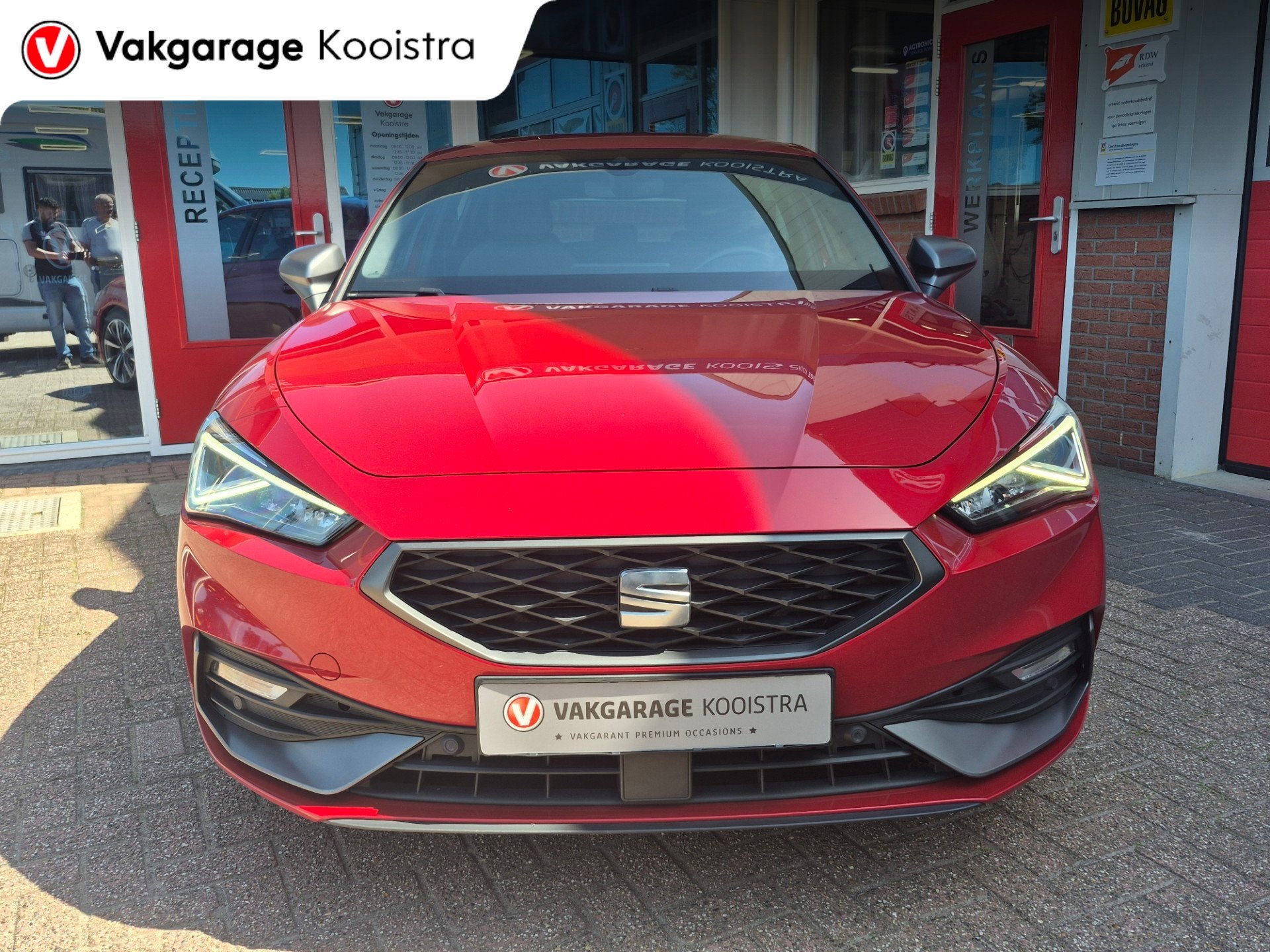 Seat Leon 1.5 eTSI FR|ACC|Camera|Navi|Carplay, 12 maanden, Stof, Zwart, 4 cilinders