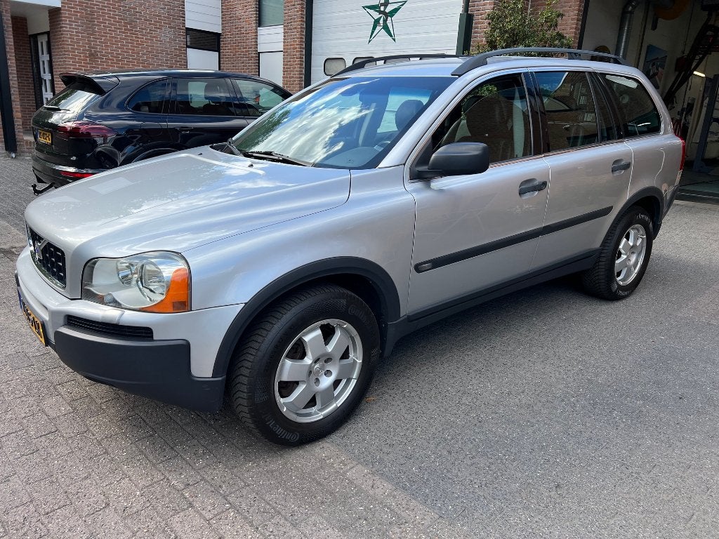 Volvo XC90 2.5 T Geartronic 2004 Grijs, 7 stoelen, SUV of Terreinwagen, 2035 kg, 750 kg