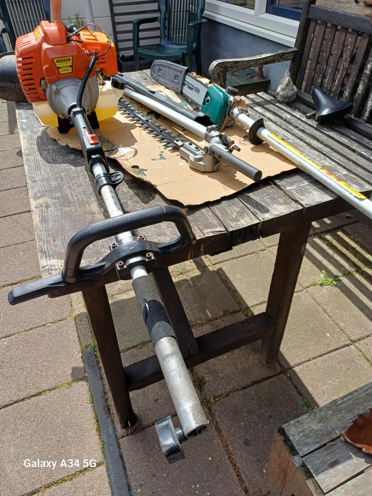 4-in-1 Multitool: Bosmaaier, Heggenschaar, Ketti, Tuin en Terras, Hand-tuingereedschap, Zo goed als nieuw, Overige soorten, Ophalen