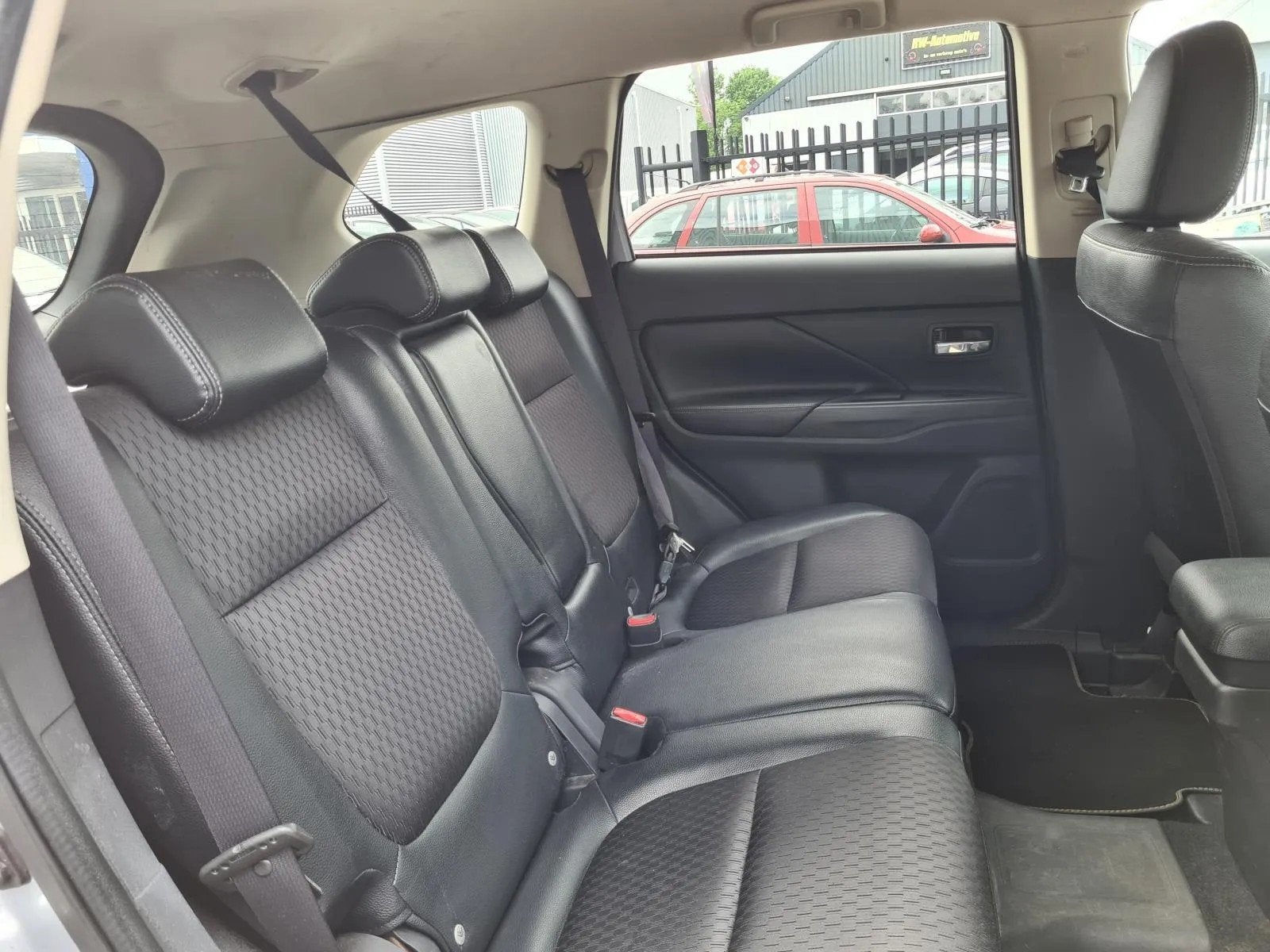 Foto 17 van Mitsubishi Outlander 2.0 PHEV AWD Hybride AUT.*AKTIEPRIJS!