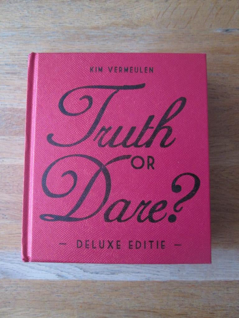 boek :  Truth or Dare? - Kim Vermeulen - Deluxe editie 2014, Boeken, Ophalen of Verzenden, Zo goed als nieuw, Kim Vermeulen