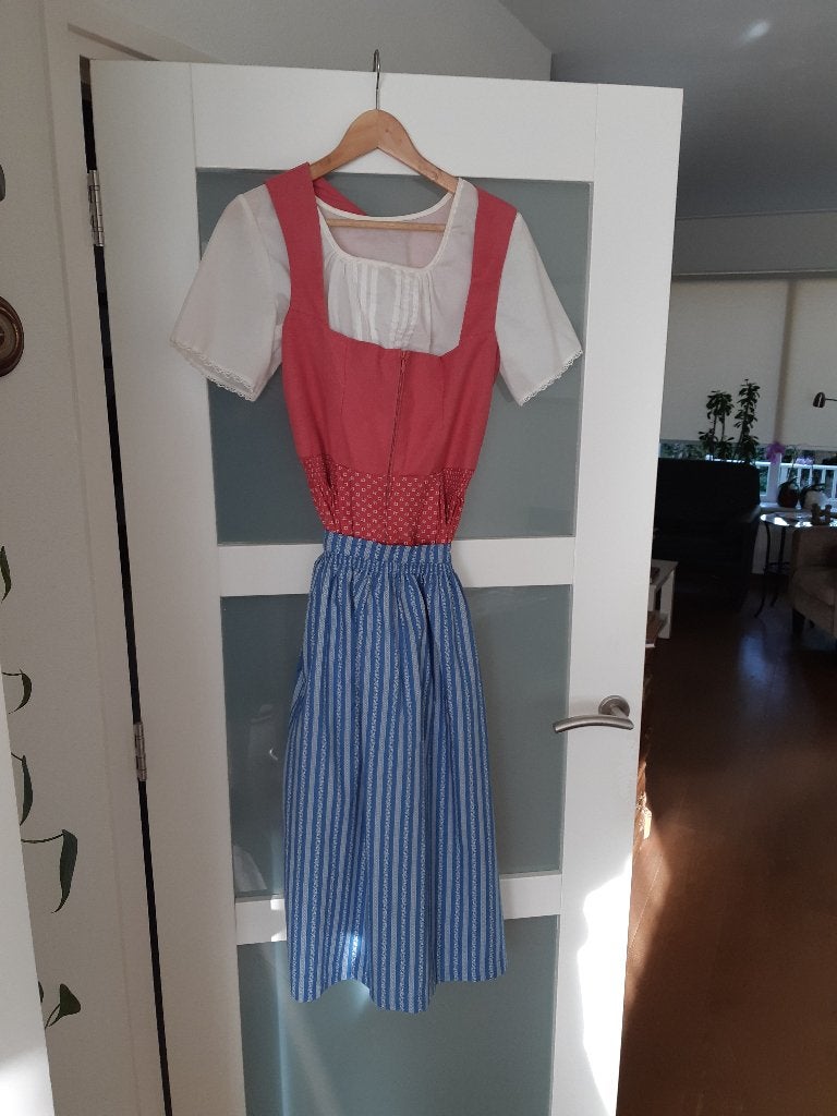 Dirndl jurk: jurk, blouse en schort, Maat 42/44 (L), Salzburger Dirndl, Ophalen of Verzenden, Zo goed als nieuw