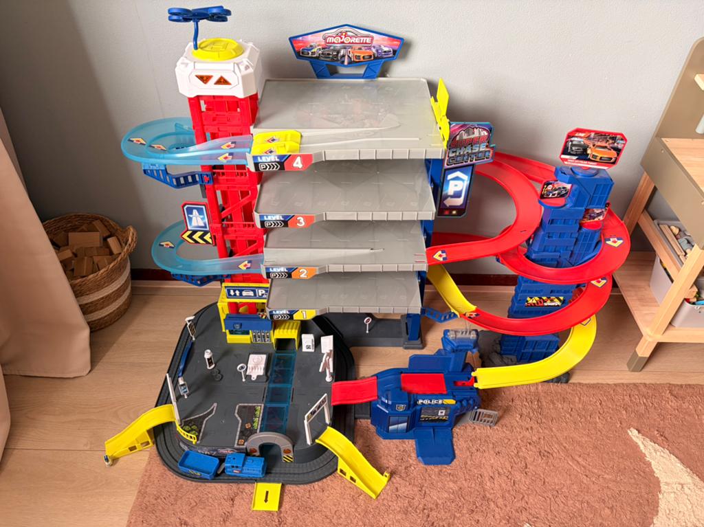 Majorette Super Chase Center met lift, Overige merken, Racebaan, Ophalen of Verzenden, Zo goed als nieuw
