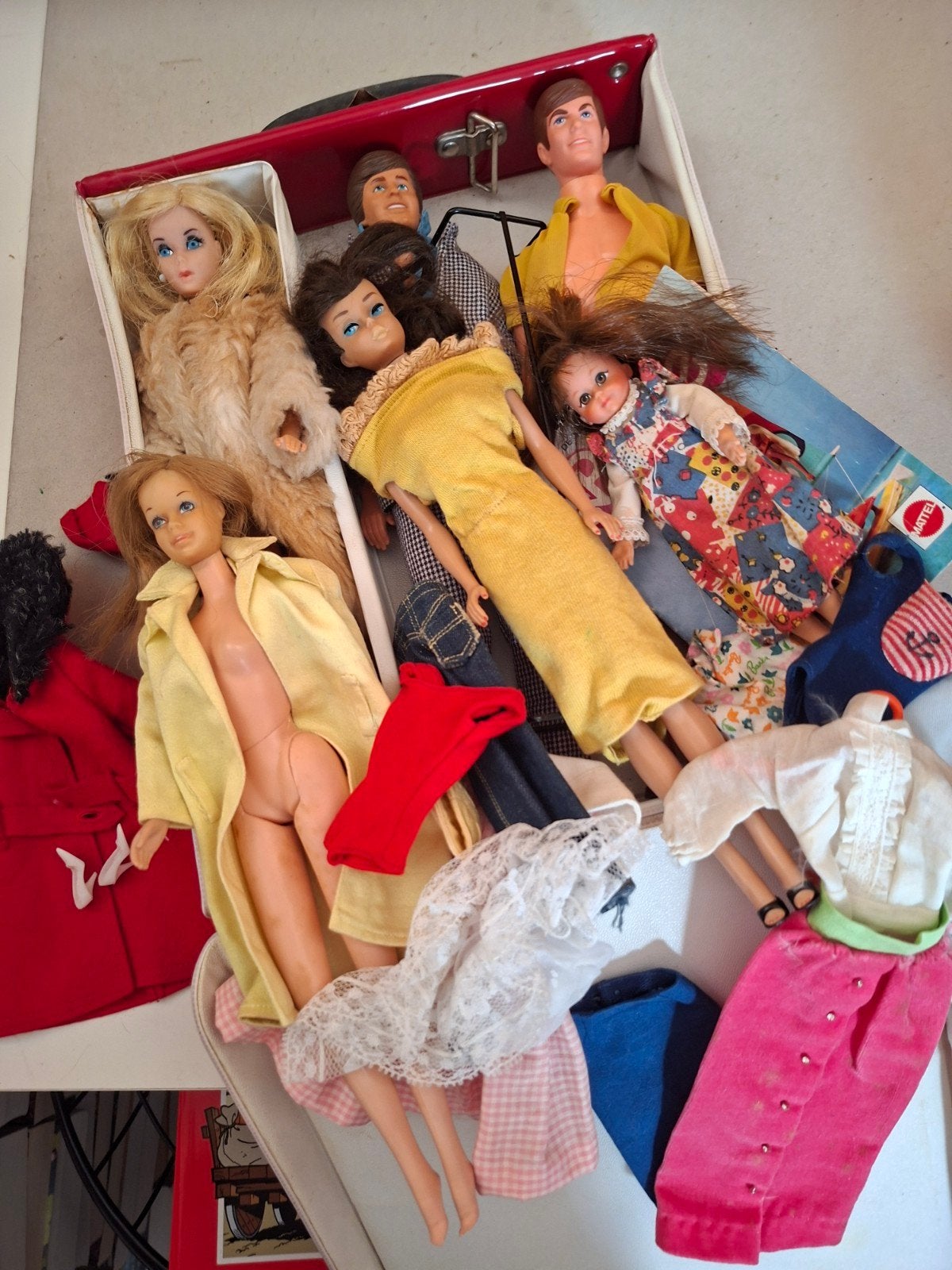 Koffertje vol met vintage barbie doll spulletjes mattel 60ej, Verzenden, Fashion Doll