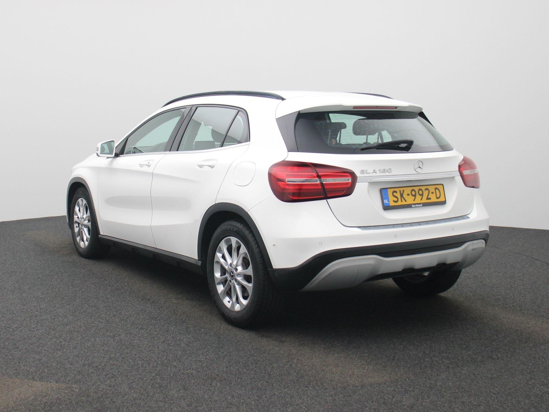 Mercedes-Benz GLA-klasse 180 Business Solution | ACHTERUITRI, Auto's, 12 maanden, Gebruikt, 4 cilinders, Start-stop-systeem