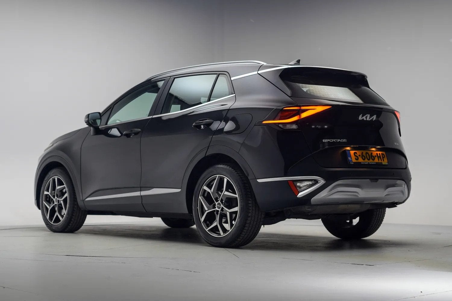 Kia Sportage 1.6 T-GDi Hybrid DynamicLine Aut. [ Adapt.cruis, Auto's, Gebruikt, 4 cilinders, 1650 kg, Zwart