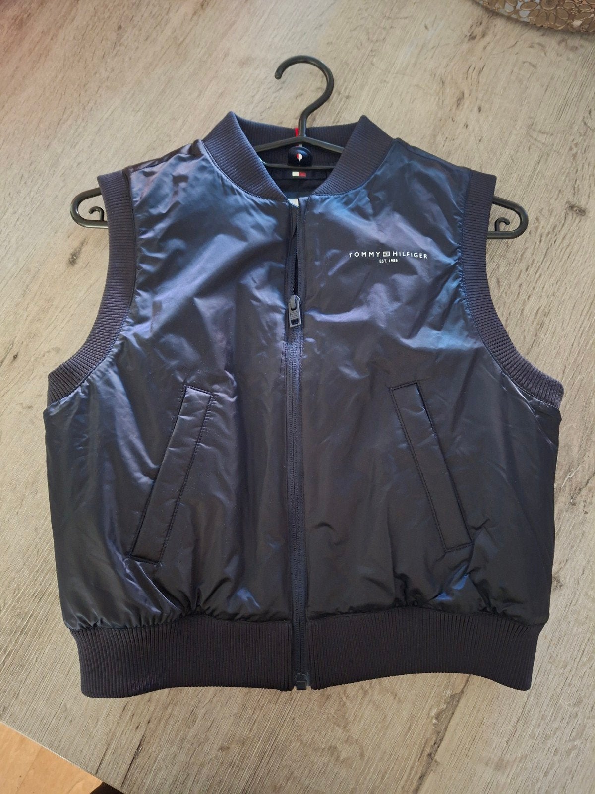 Bodywarmer Tommy hilfiger maat 128, Nieuw, Ophalen of Verzenden, Tommy Hilfiger, Jongen