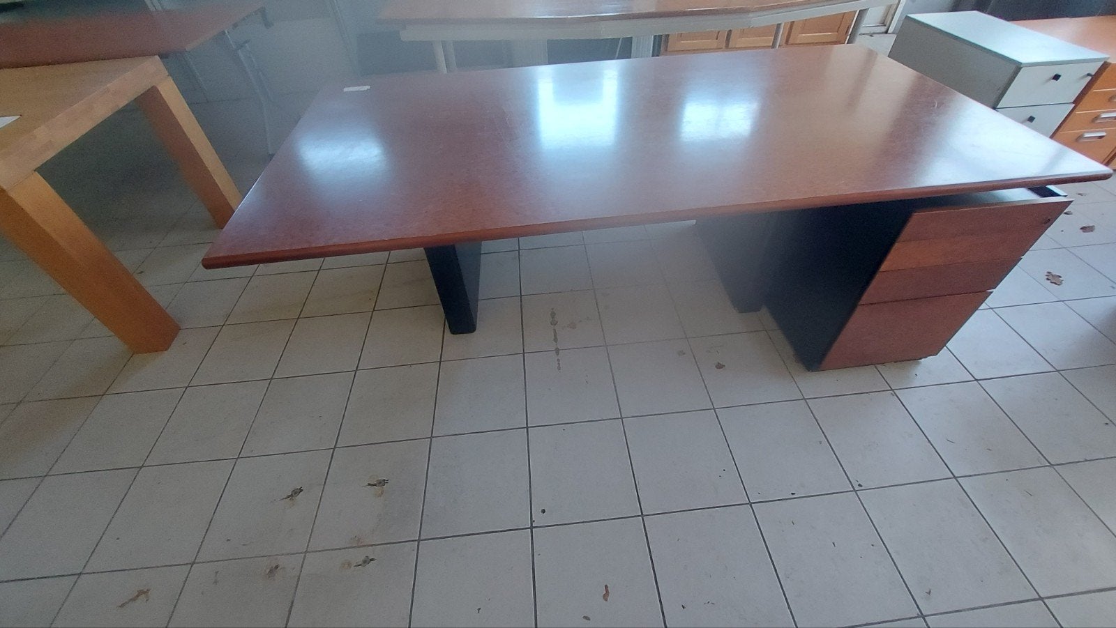 Bureau met ladeblok - Ruim en functioneel  afm.200 x100 cm, Ophalen, Met lades, Gebruikt, Hout