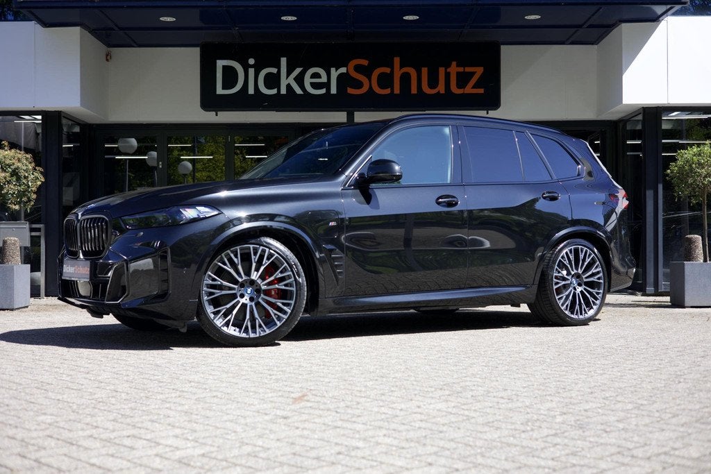 BMW X5 xDrive50e M Sport Pro SkyLounge | Massage | Bowers &, Auto's, BMW, Automaat, Gebruikt, 2395 kg, Zwart