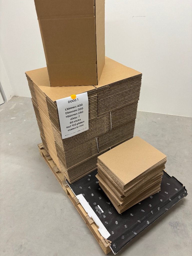 60 DOZEN 400X300X240 INCLUSIEF 120 KARTONNEN PLATEN, Ophalen, Doos, Minder dan 50 cm, Minder dan 40 cm