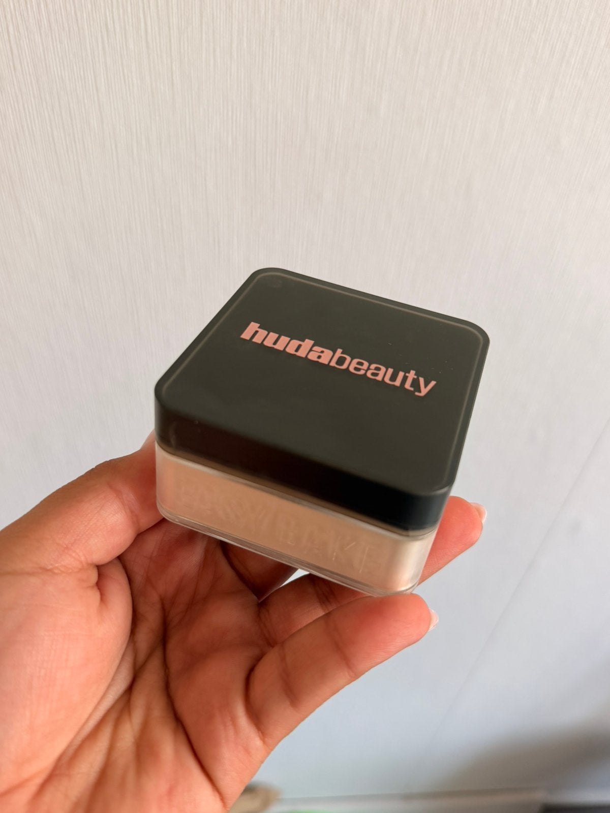 Huda Beauty baking powder Poundcake, Sieraden, Tassen en Uiterlijk, Uiterlijk | Cosmetica en Make-up, Ophalen of Verzenden, Zo goed als nieuw