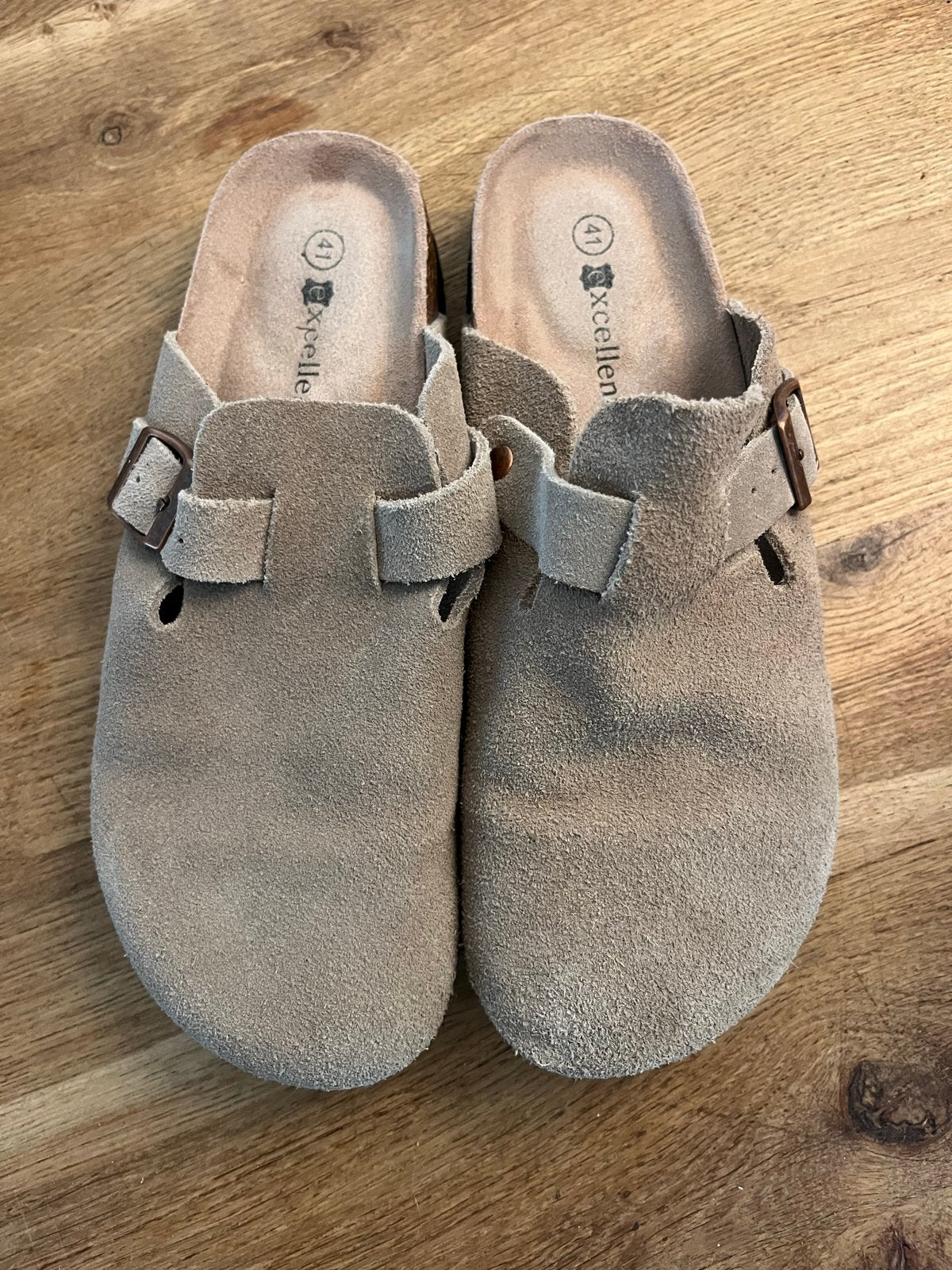 Excellent Suède Klompen - Maat 41, Ophalen of Verzenden, Zo goed als nieuw, Beige, Instappers
