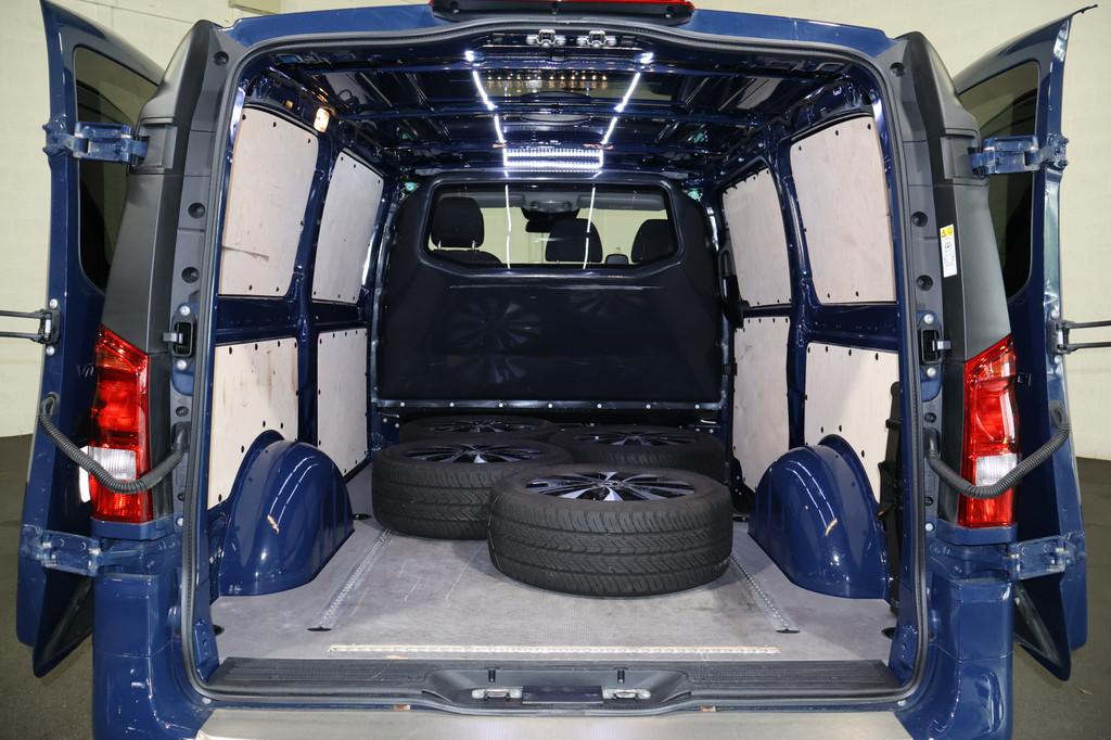 Mercedes-Benz Vito 119 CDI Automaat Led Navigatie (bj 2023), Auto's, Bestelauto's, Automaat, Gebruikt, Multifunctioneel stuurwiel