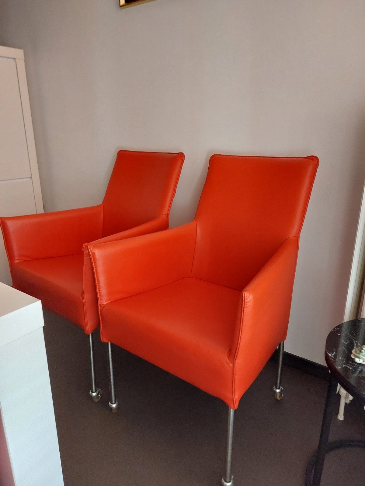 Set van 4 leren rode stoelen met wieltjes, Gebruikt, Overige kleuren, Ophalen of Verzenden, Vier