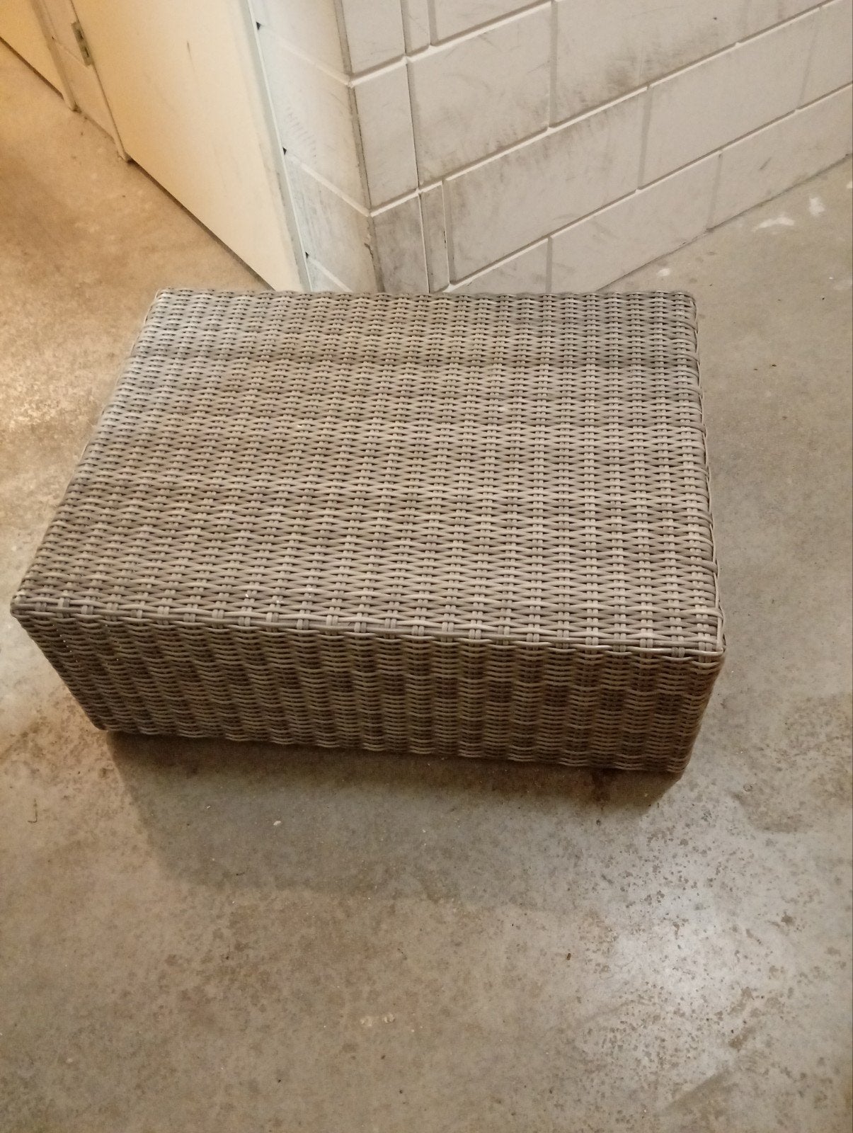 balkon of tuintafel kleur grys  30cmhoog 80cm breed60cm diep, Ophalen, Gebruikt, Rechthoekig, Riet