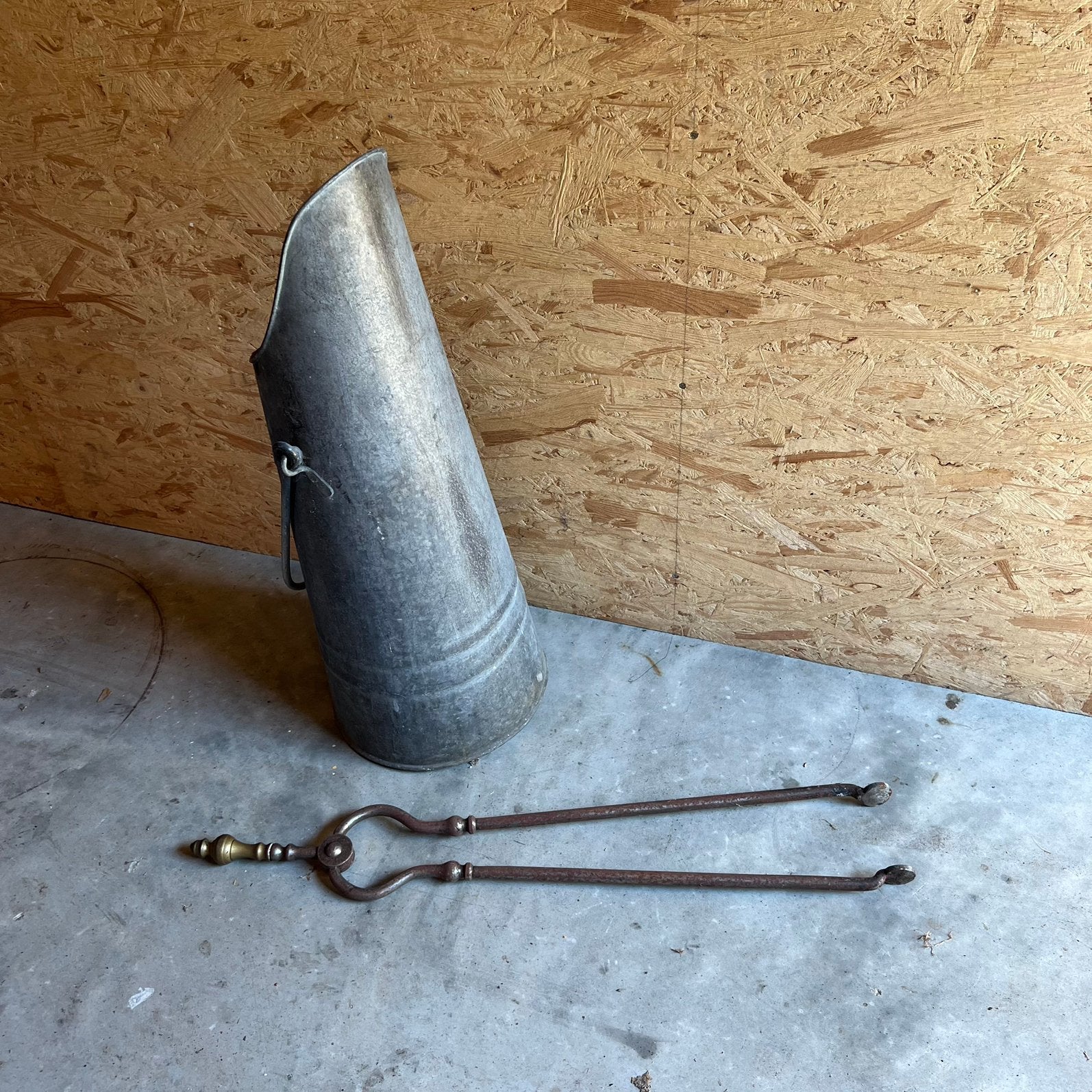 Zinken kolenkit met haardhouttang., Antiek en Kunst, Ophalen