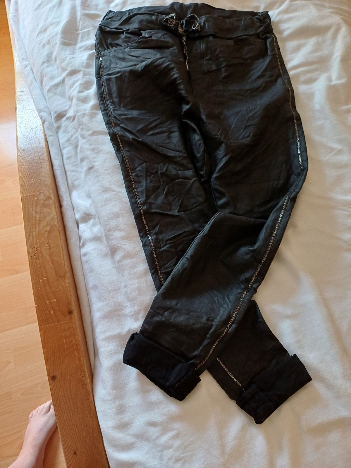 Nep leren broek met dun lijntje, Ophalen of Verzenden, Zo goed als nieuw, Zwart, W30 - W32 (confectie 38/40)