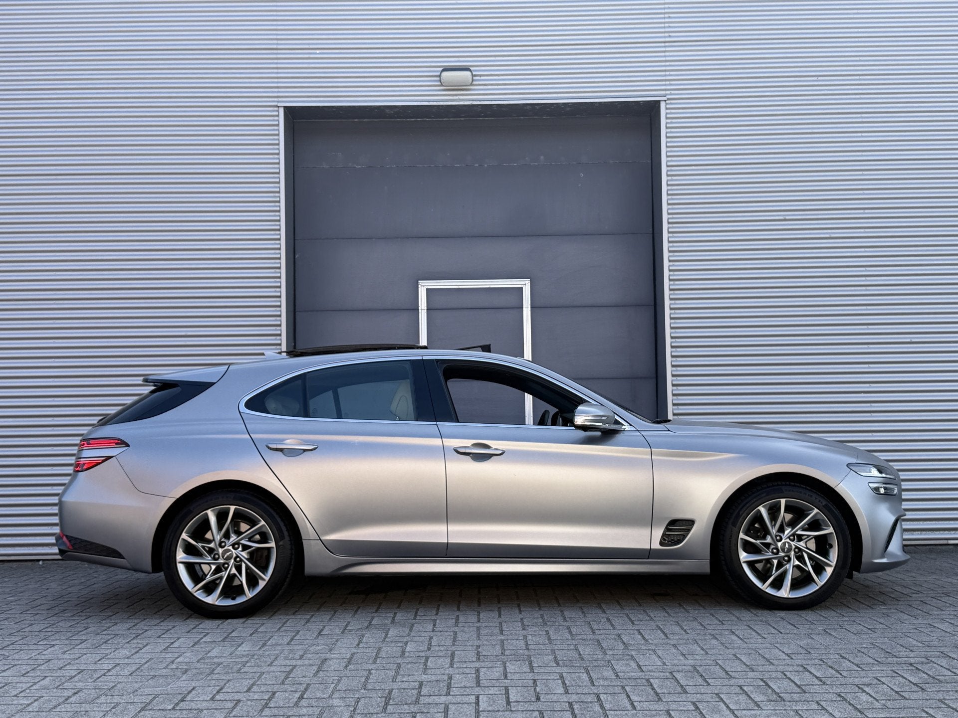 Genesis G70 Shooting Brake 2.0T Luxury AWD I Aut. I Pano.dak, Auto's, Genesis, Automaat, 1998 cc, Automatische klimaatregeling