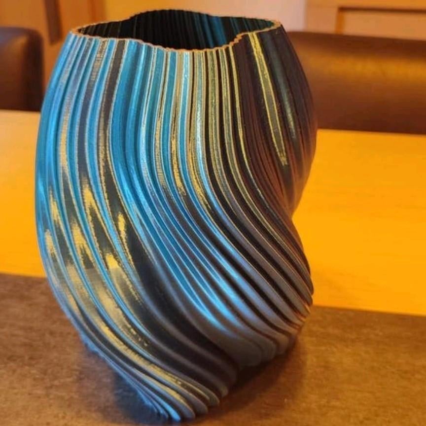 3D vaas 3 kleurig 21cm hoog, Ophalen of Verzenden, Overige kleuren, Glas, Minder dan 50 cm