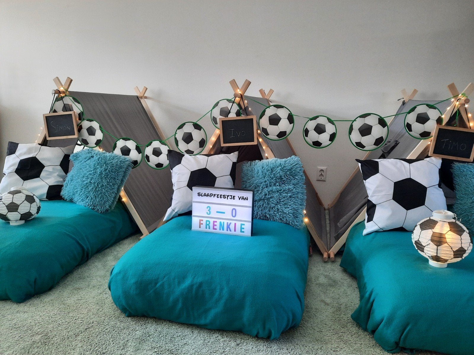 Voetbal /Tipi slaapfeestje /kinderfeestje / tipitent, Ophalen, Zo goed als nieuw, Verjaardag