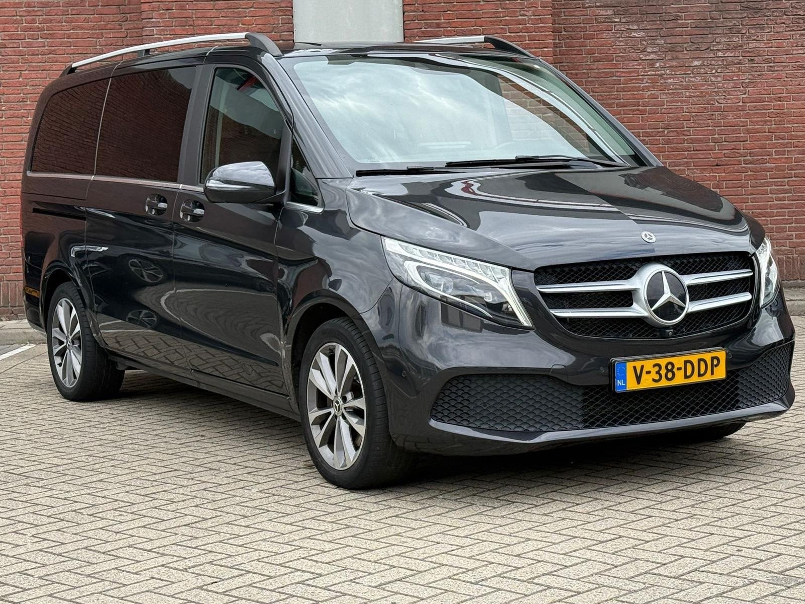 Mercedes-Benz V-klasse 300d Lang Avantgarde|DC|360 CAMERA| F, Auto's, Automaat, Achterwielaandrijving, Gebruikt, Euro 6