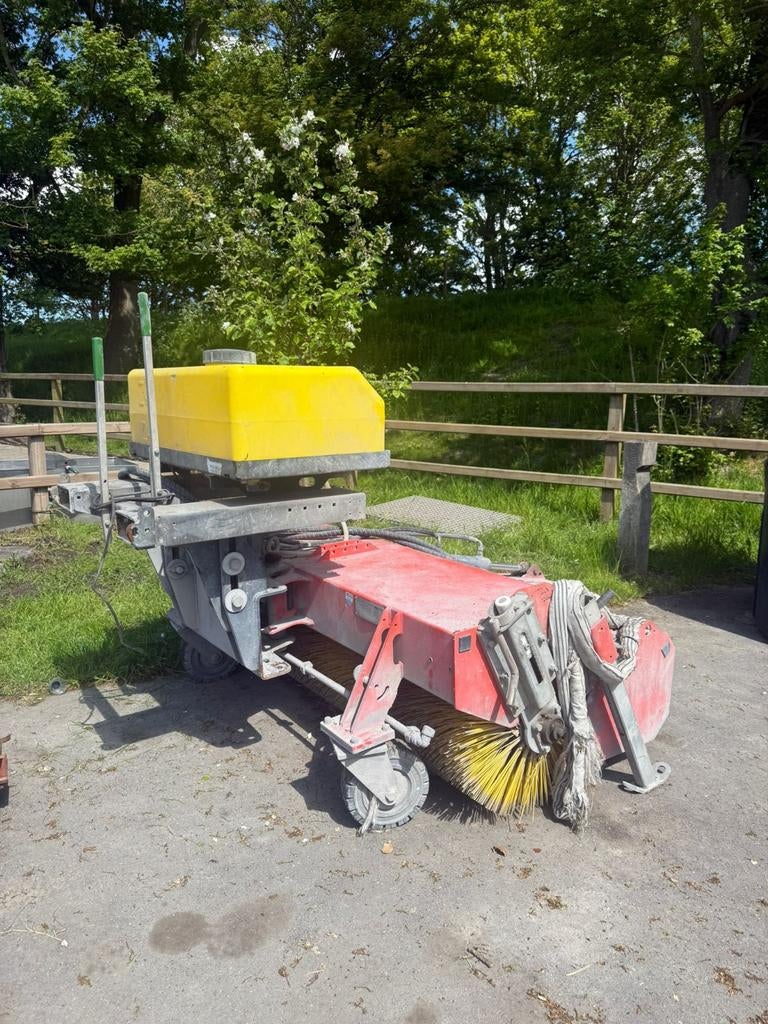 Veegmachine K600 / 180 - Zeer goede staat, Ophalen, Zo goed als nieuw, Veegmachine