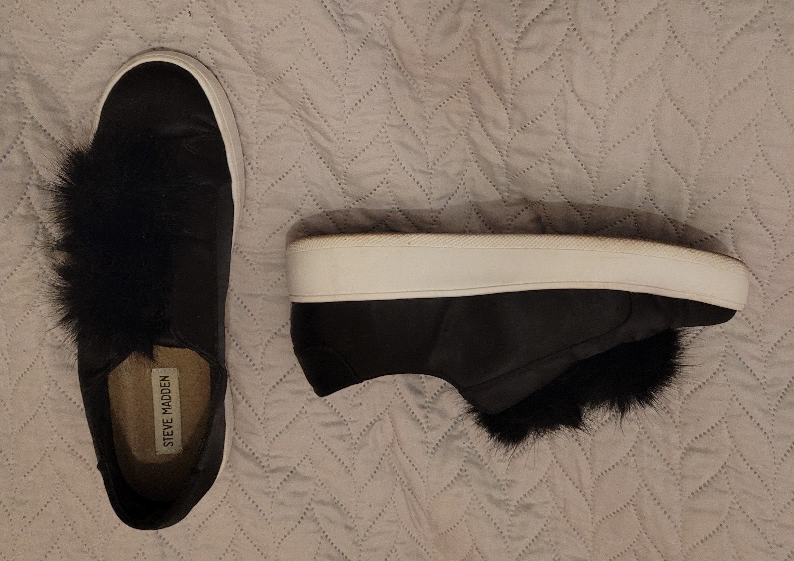 Steve Madden Instappers met Pom Poms - Zwart, Steve Madden, Ophalen of Verzenden, Gedragen, Instappers