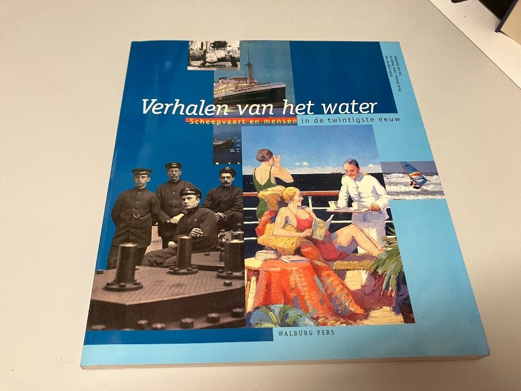 Verhalen van het water Scheepsvaart en mensen 20e eeuw, Boeken, Ophalen of Verzenden, Gelezen