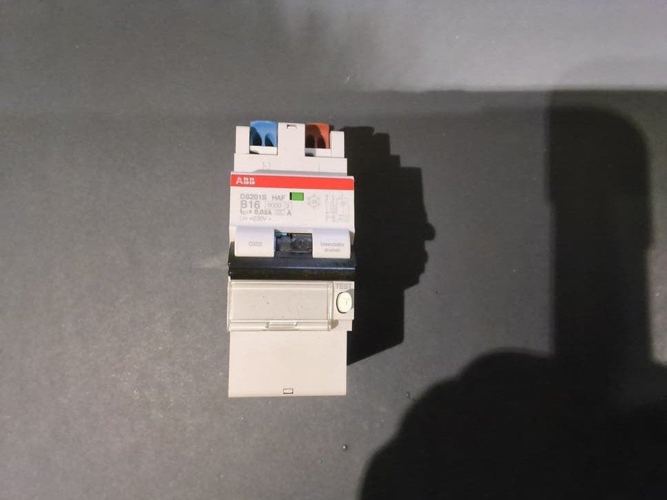 16 ampere abb aardlekautomaat voor busboard nieuw, Ophalen