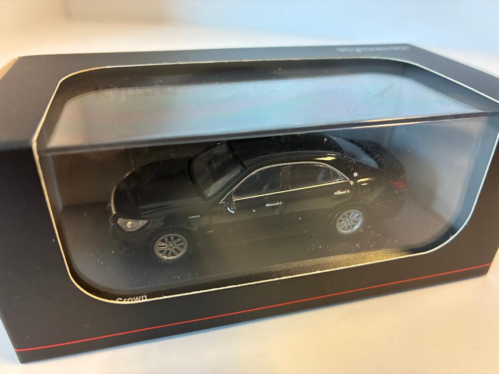 89354: Toyota Crown - Kyosho 1:64, Modelbau & Spielwaren Vordermaier, Auto, Ophalen of Verzenden, Info@kyoshoeurope.com