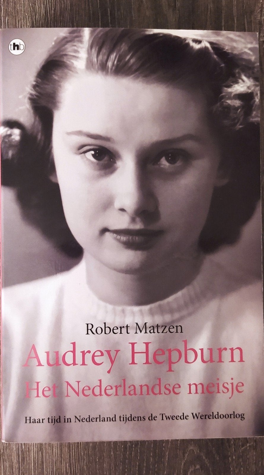 Audrey Hepburn: Het Nederlandse Meisje - Robert Matzen, Ophalen of Verzenden, Zo goed als nieuw, Robert Matzen, Film, Tv en Media