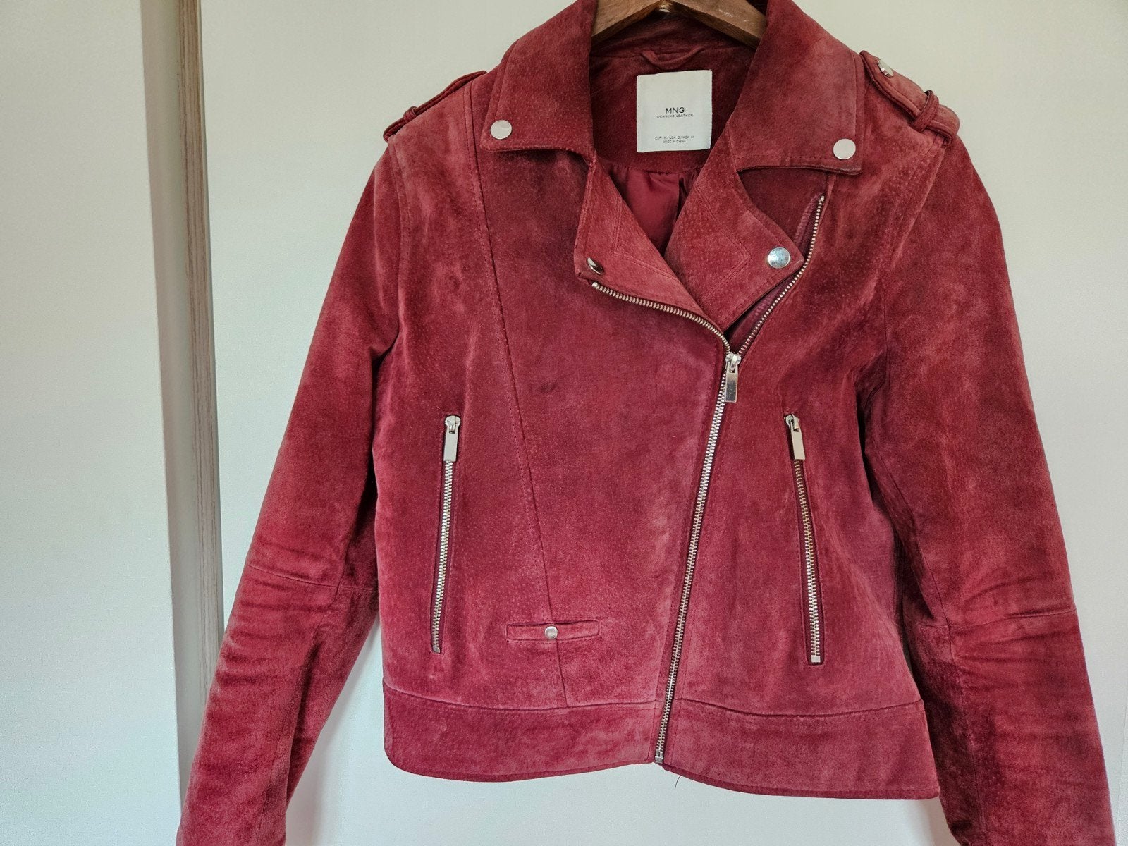 MANGO Suède Bikerjack - Bordeauxrood - Maat M, Maat 38/40 (M), MNG, Ophalen of Verzenden, Gedragen