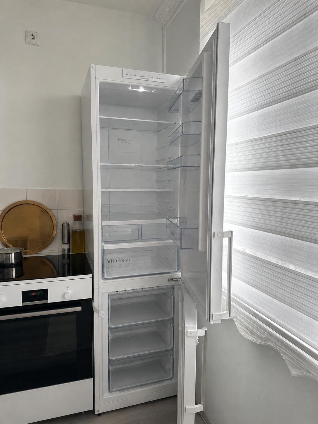 Bosch koelkast met diepvries no frost led light, Ophalen, 200 liter of meer, 60 cm of meer, Met aparte vriezer