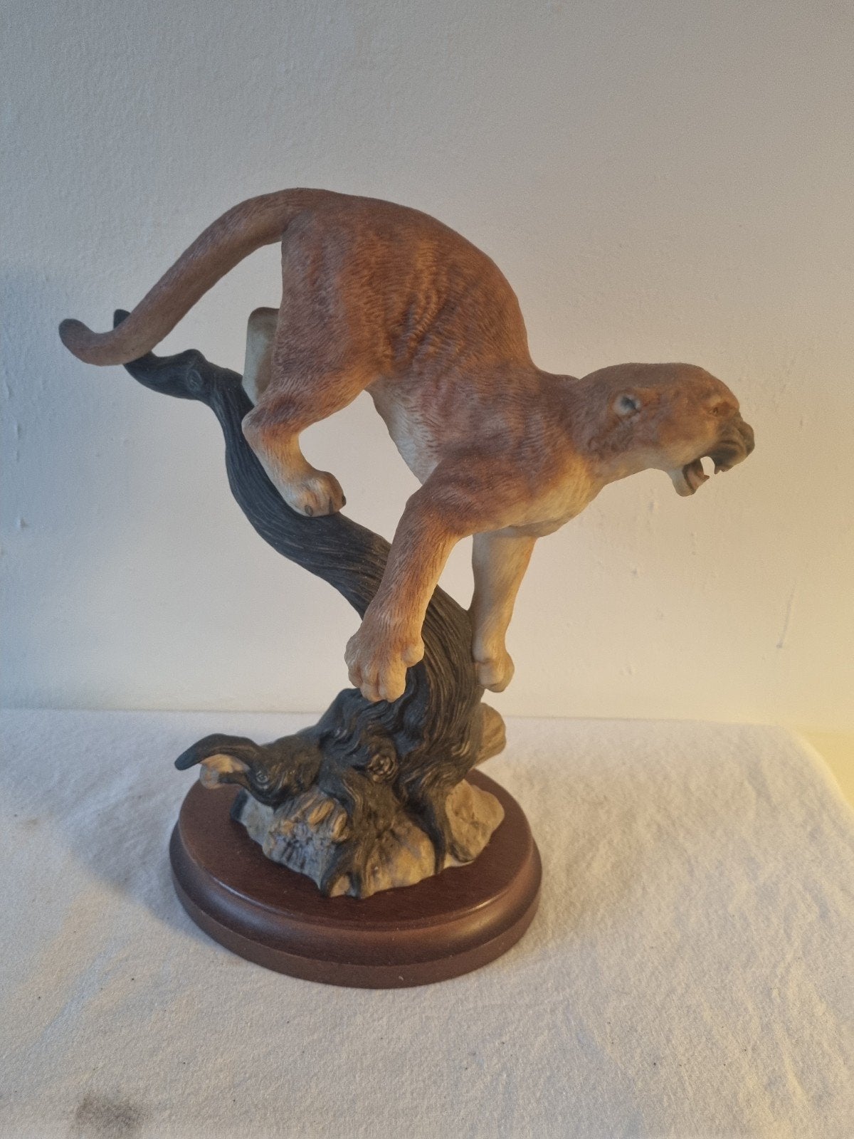 Franklin Mint 'The Defender' Poema op boomtak beeld, Ophalen of Verzenden, Zoogdier, 20 - 50 cm, Beeld
