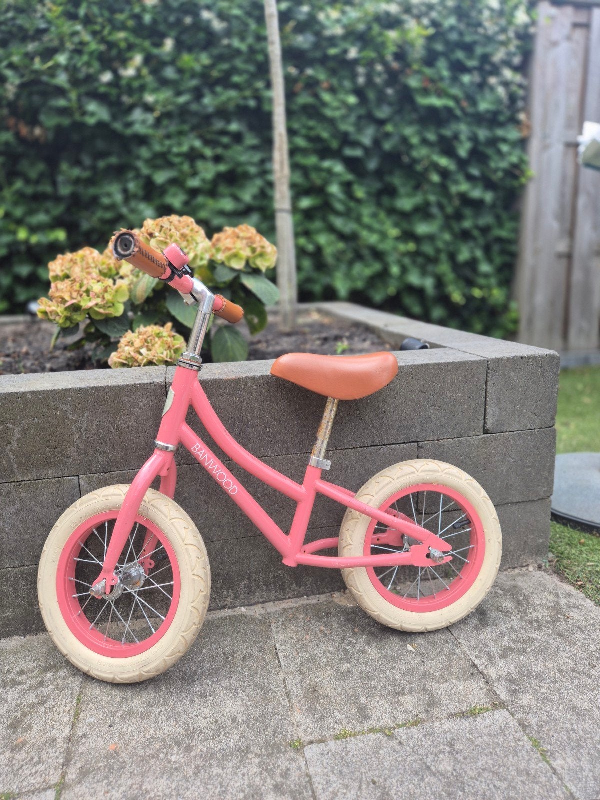 Roze Banwood loopfiets, Fietsen en Brommers, Fietsen | Kinderfietsjes, Ophalen, Gebruikt, Minder dan 16 inch