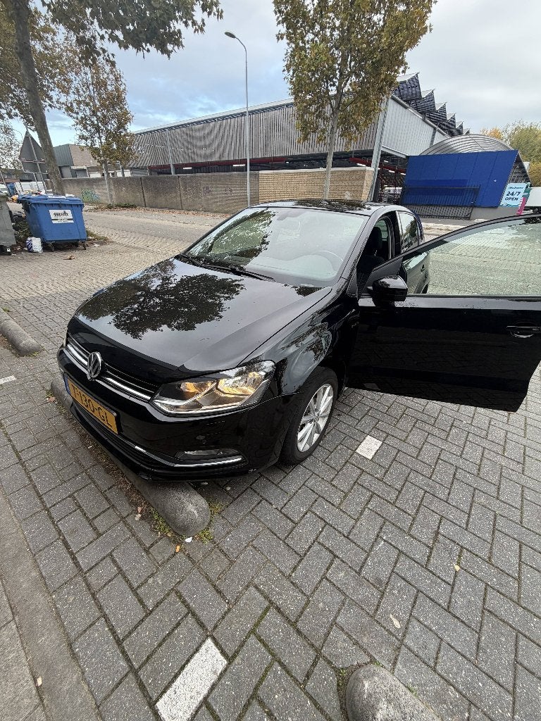 Volkswagen Polo 1.2 | 2015 | Panoramadak | 2e eigenaar, Auto's, Stof, 40 €/maand, Zwart, 4 cilinders
