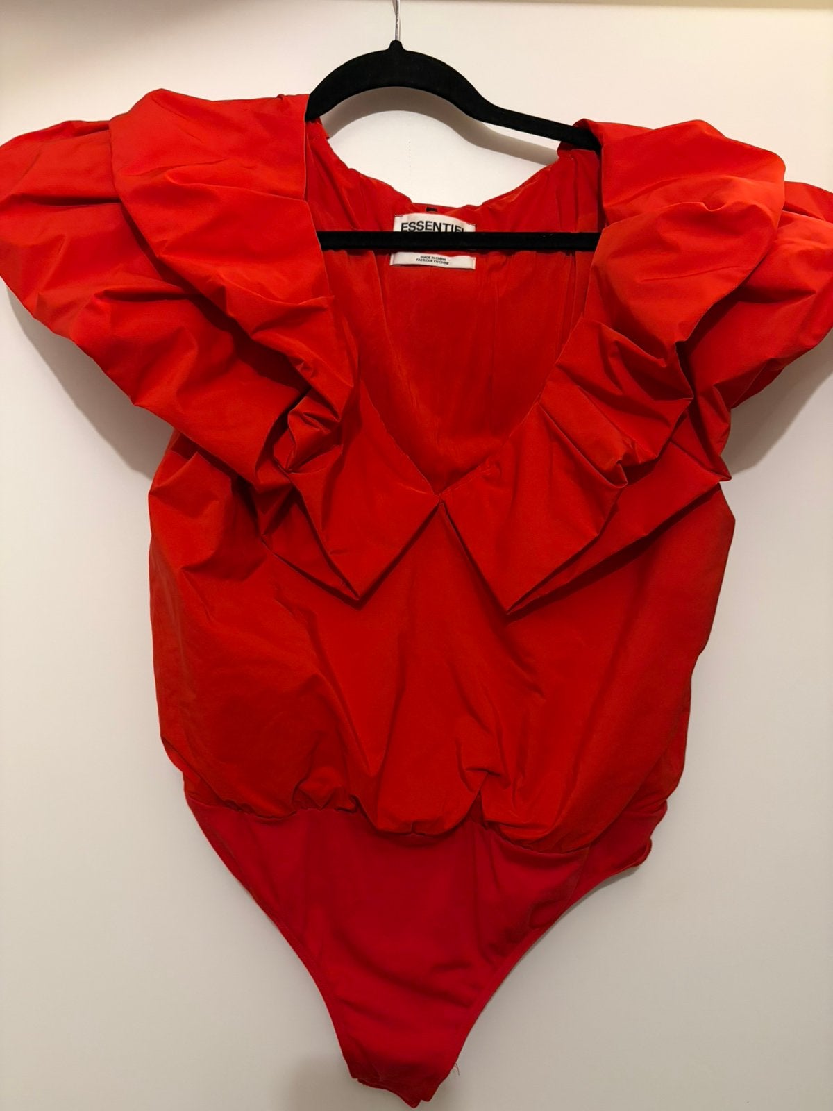 Rode top Essentiel Antwerp, Kleding | Dames, Tops, Maat 38/40 (M), Ophalen of Verzenden, Zo goed als nieuw, Korte mouw
