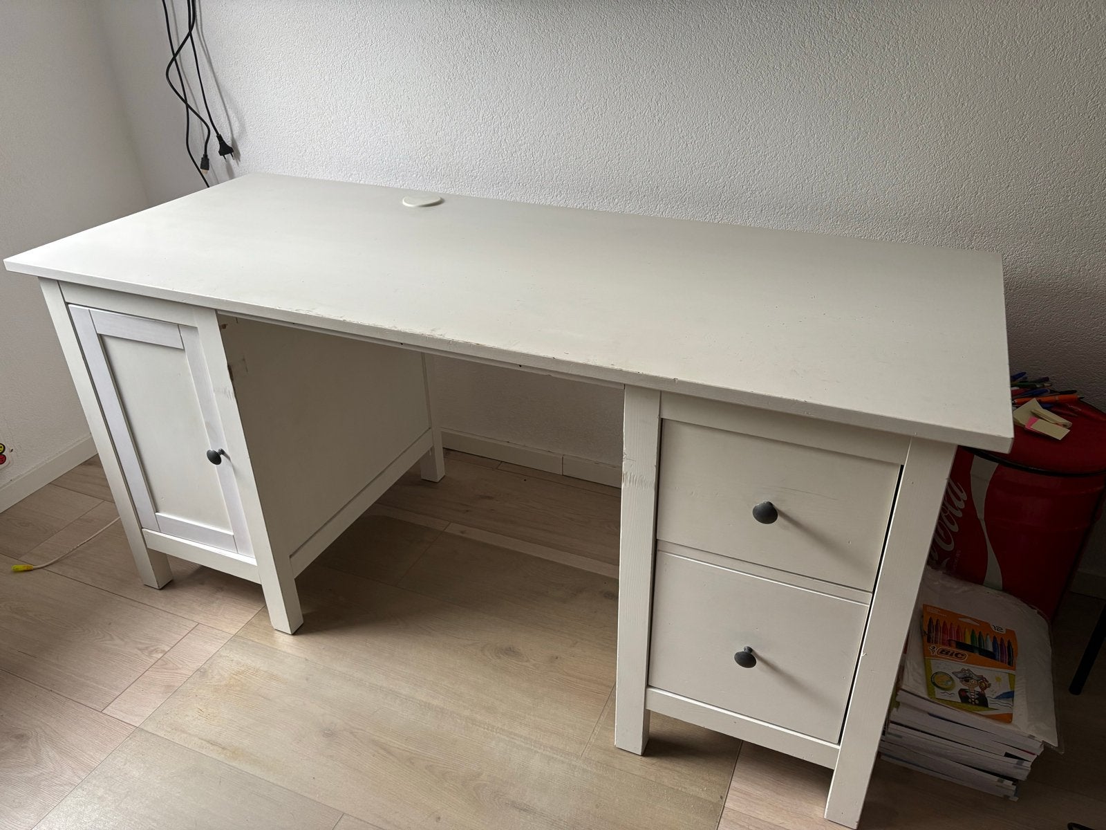 Gratis: Wit bureau met lades en kastje, Ophalen, Gebruikt, Met lades, Spaanplaat of MDF
