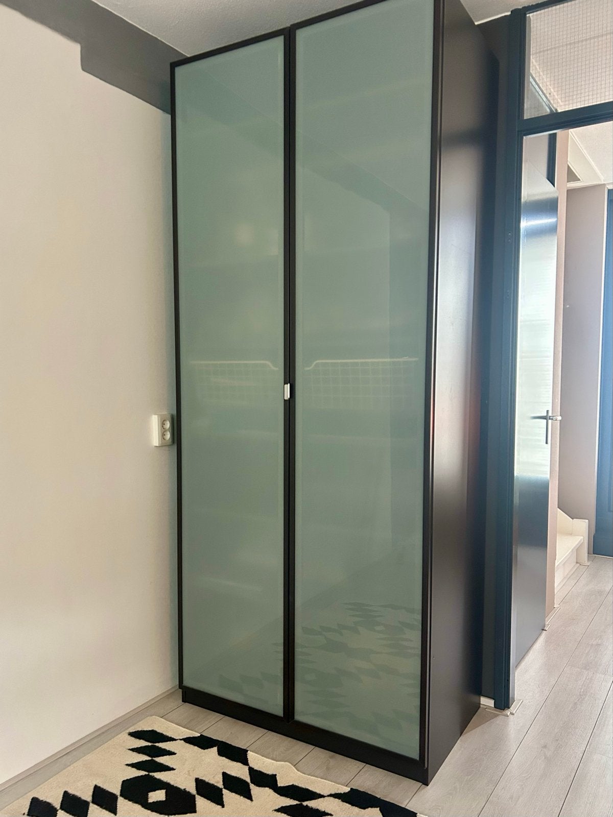 IKEA Pax kledingkast - Donkerbruin met glazen deuren, Ophalen, 100 tot 150 cm, 200 cm of meer, Zo goed als nieuw