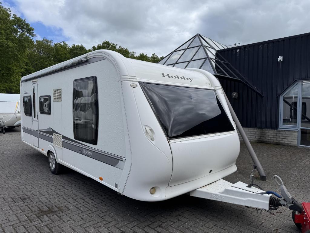 Hobby 575 VIP / 560 UFF 2010 | Queensbed | Mover, Caravans en Kamperen, Caravans, Schokbreker, Rondzit, Hobby, Bedrijf