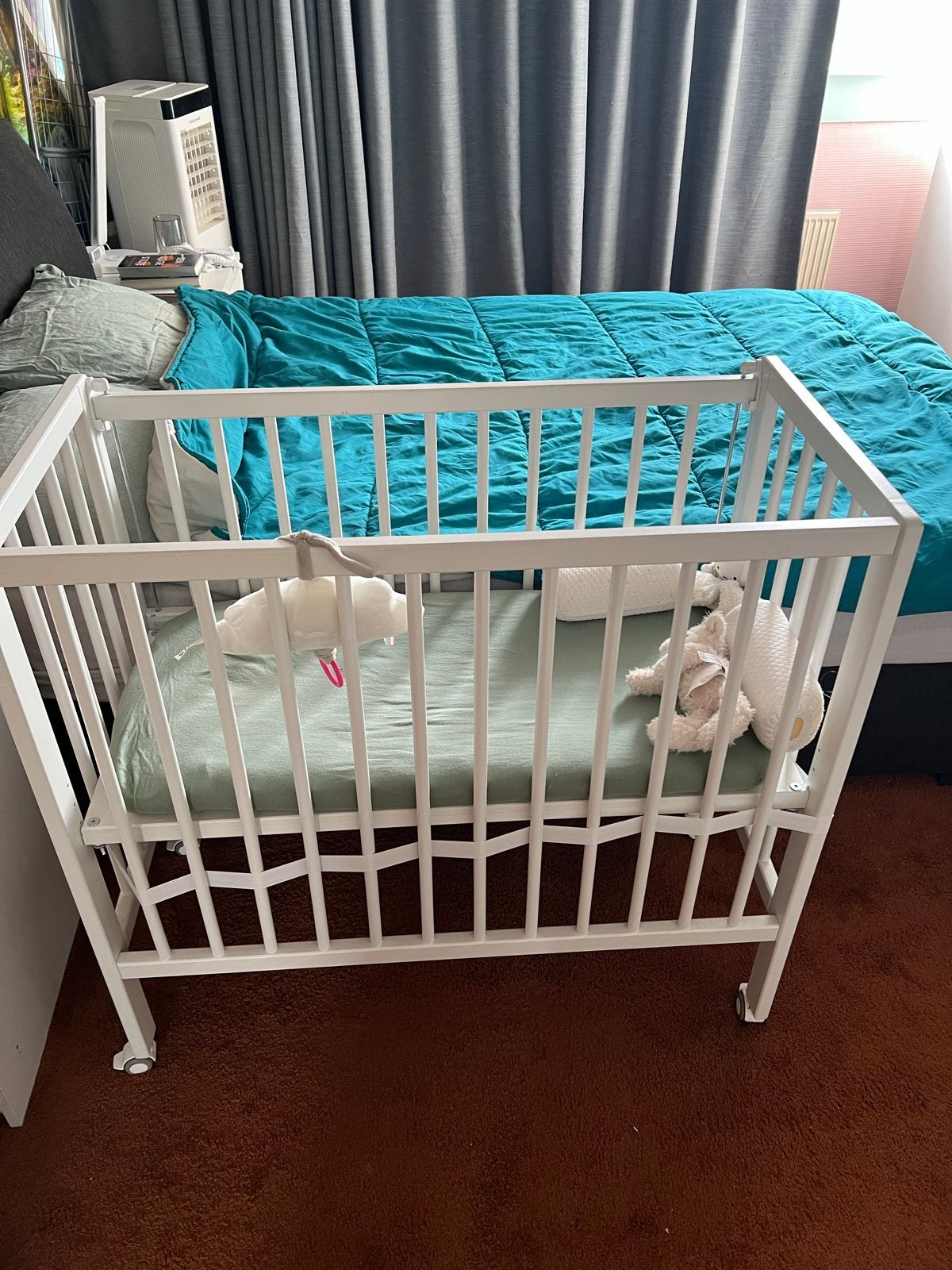 Wit co-sleeper ledikantje met wieltjes, Kinderen en Baby's, Babywiegjes en Ledikanten, Ophalen, Gebruikt, Ledikant