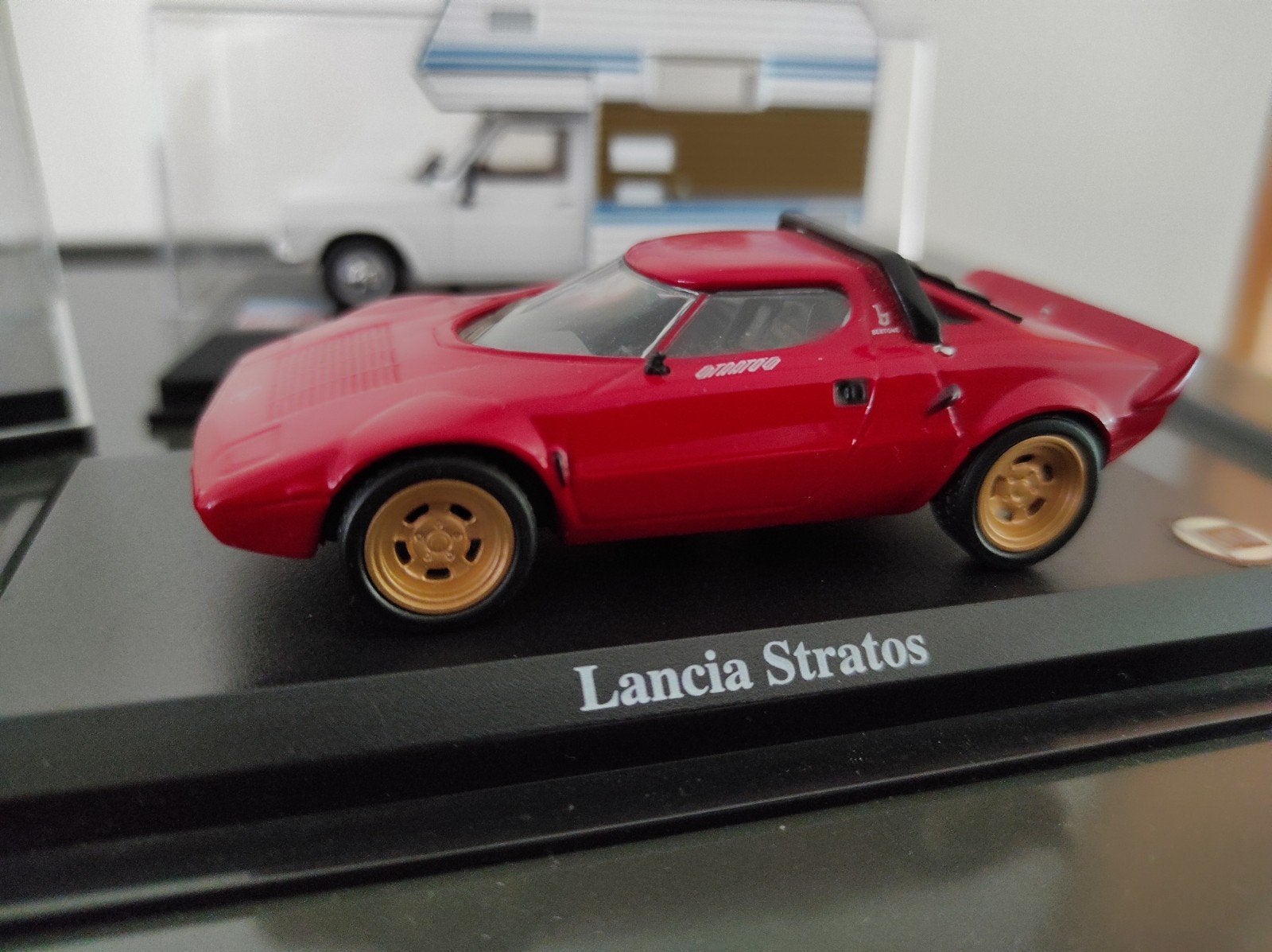 Lancia Stratos rood 1:43 op display, Ophalen of Verzenden, Gebruikt, Auto, Overige merken